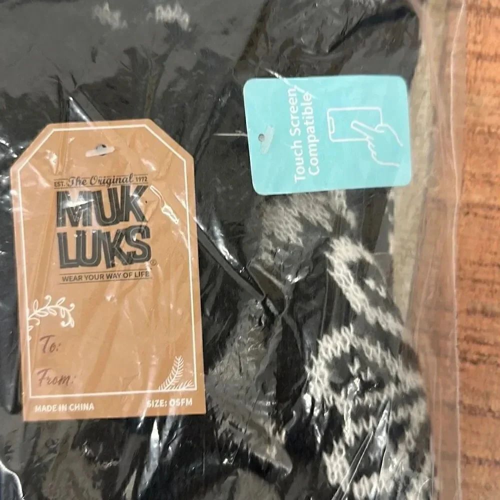 NWT Muk Luks Reversible Scarf, Beanie, and Touchscreen Gloves Set - Picture 4 of 6